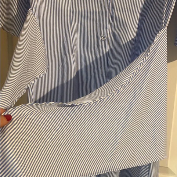 Davi &Dani Size Large wrap button up shirt - Picture 3 of 4